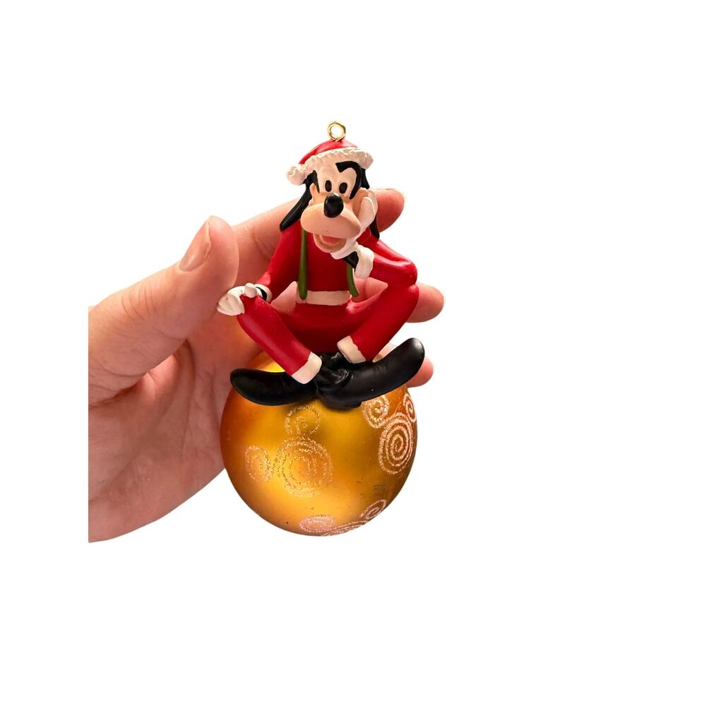 Disney Goofy sitting on ball Christmas ornament‎